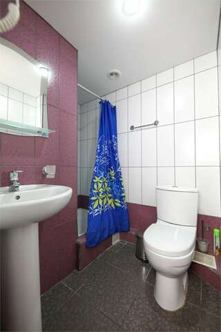 Гостиница Ростовчанка Лазаревское 4-х местный номер с балконом-4